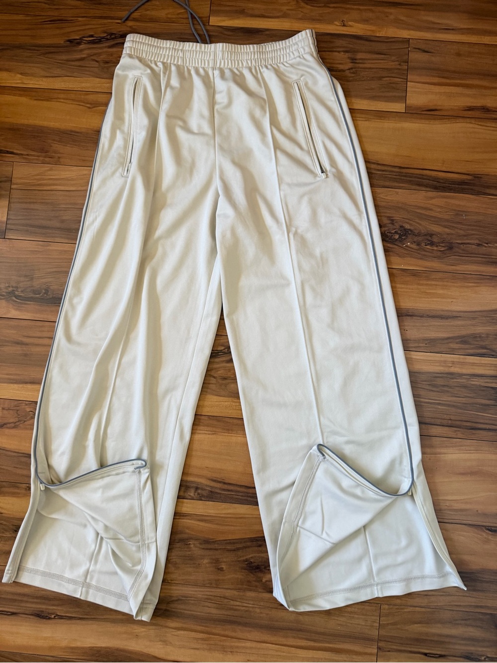 JW Anderson & Uniqlo Cream Wide-Leg Track Pants - Picture 6 of 12